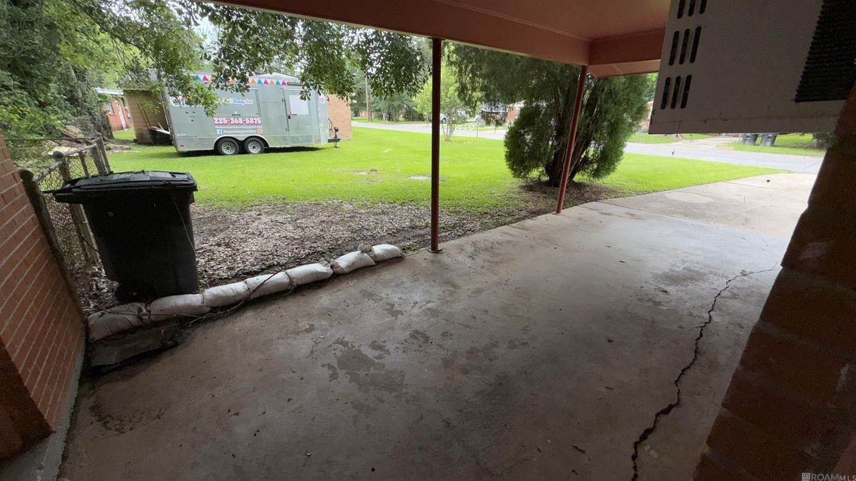 2457 Desoto Dr - Photo 3 of 13