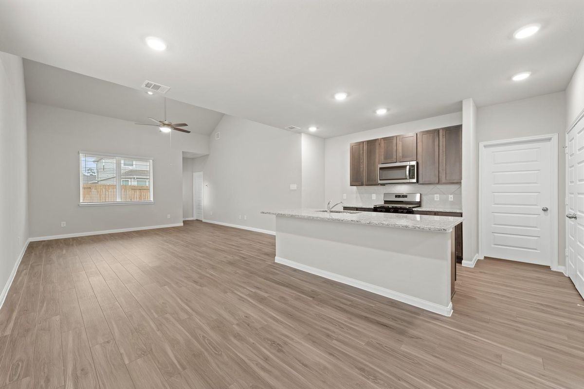 13820 Goldeye Dr - Photo 2 of 5
