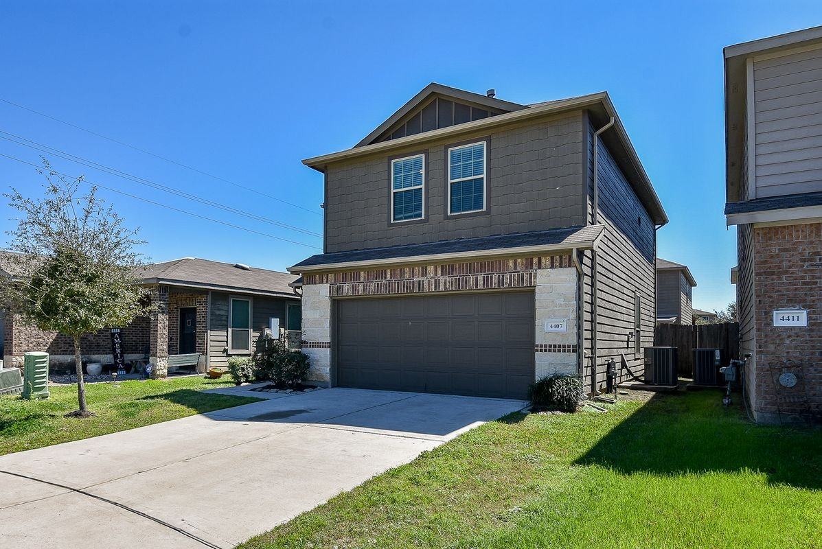 4407 Champions Landing Dr - Photo 2 of 32