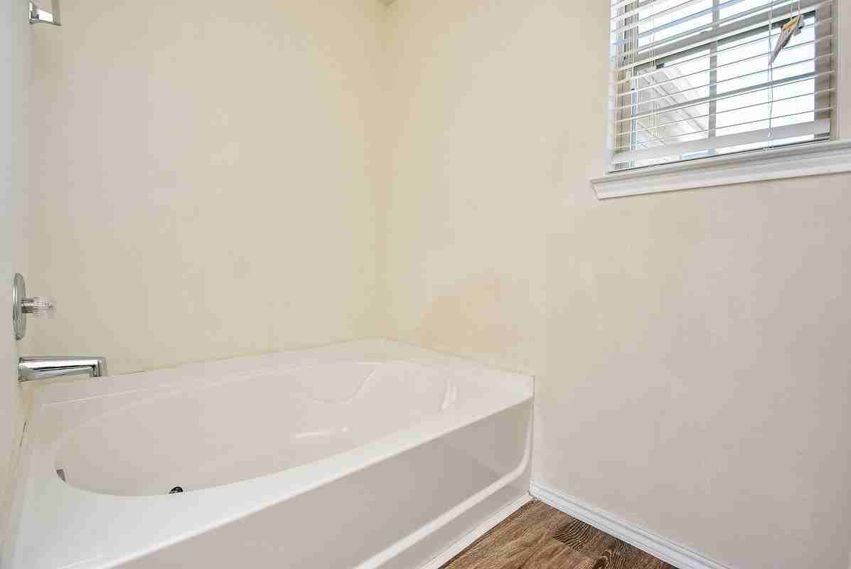 4407 Champions Landing Dr - Photo 5 of 32