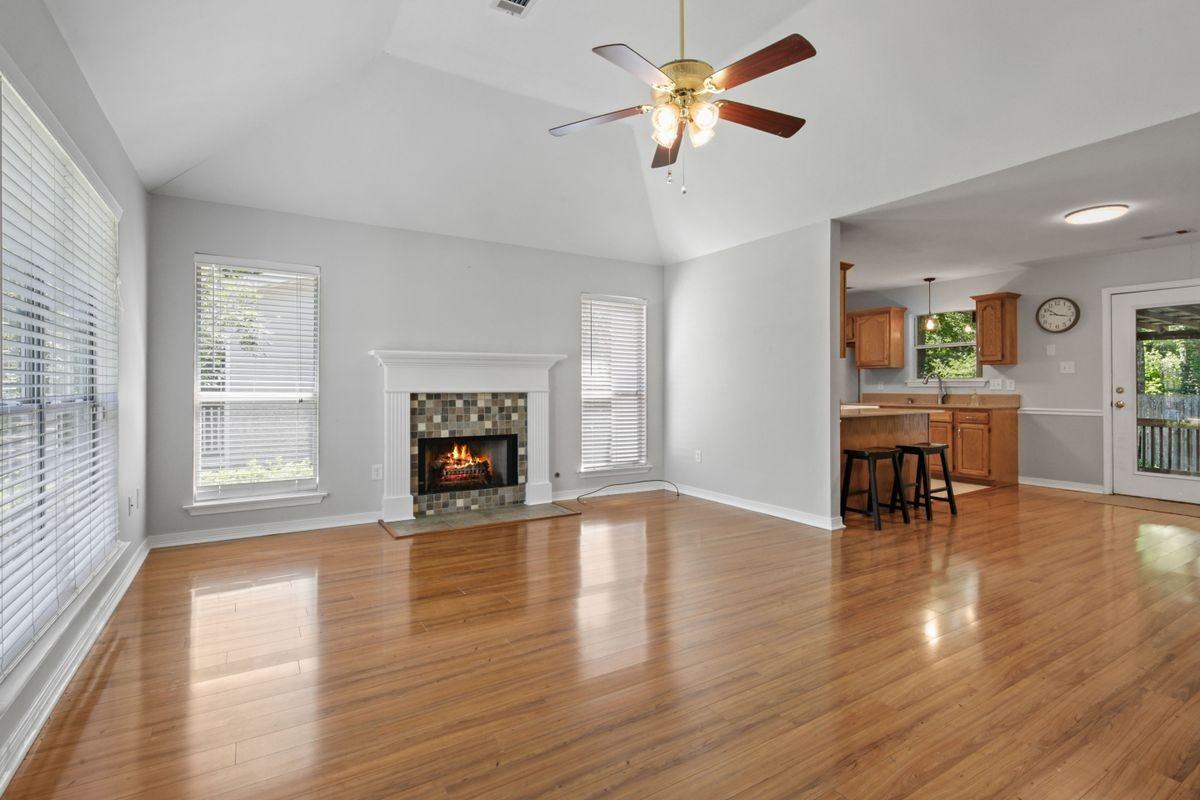 102 Woods Dr - Photo 3 of 17