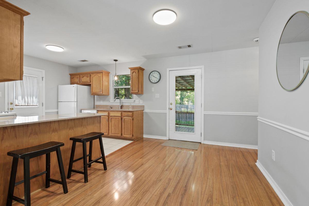 102 Woods Dr - Photo 5 of 17