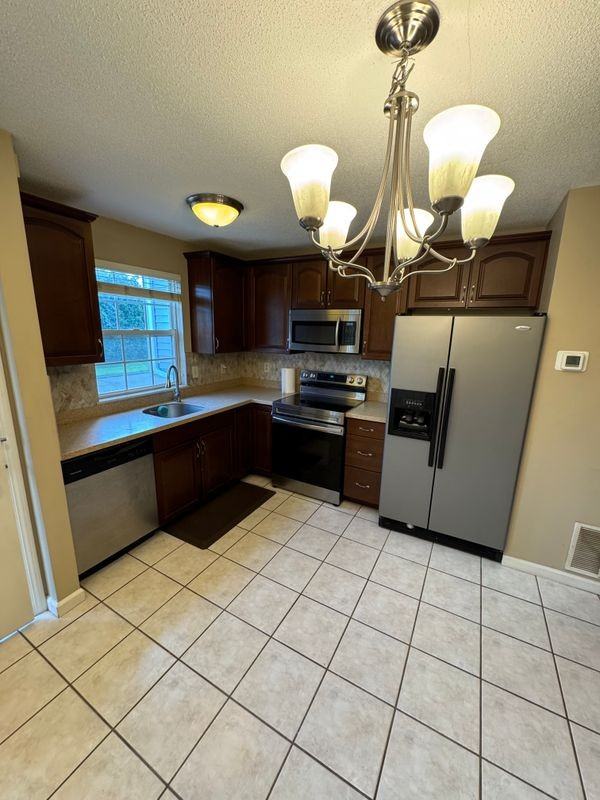 41 Waters Edge Dr - Photo 2 of 12