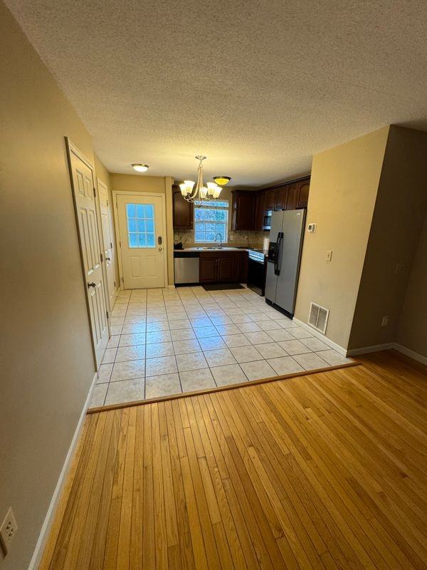 41 Waters Edge Dr - Photo 4 of 12