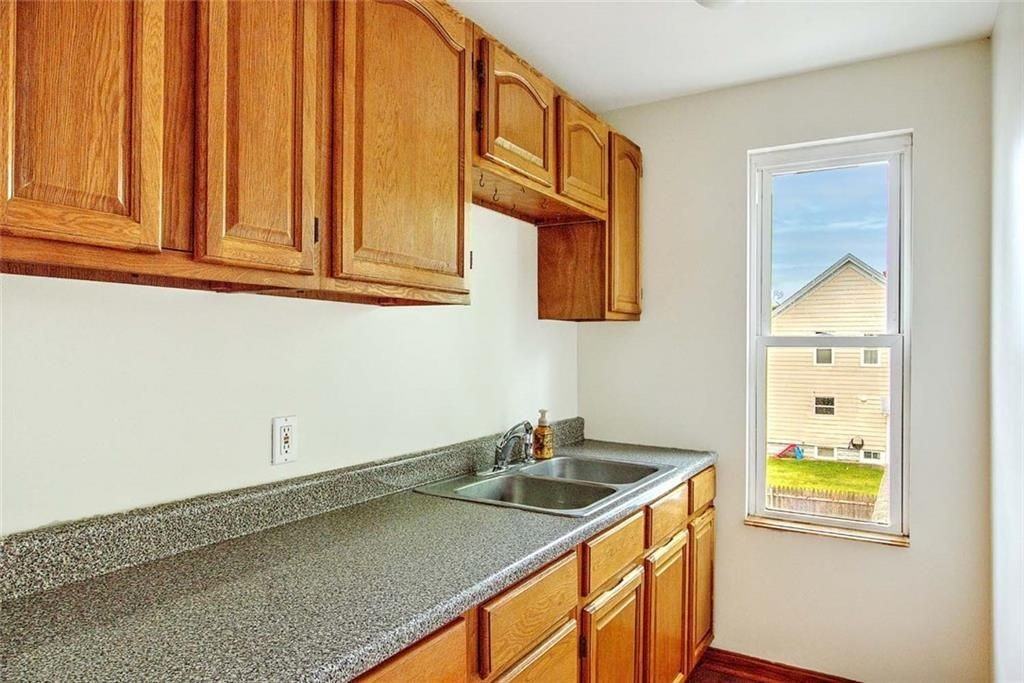 137 Hunts Ave - Photo 5 of 15