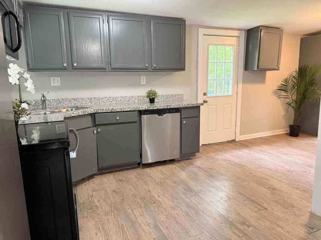 5222 Northridge Dr - Photo 2 of 10