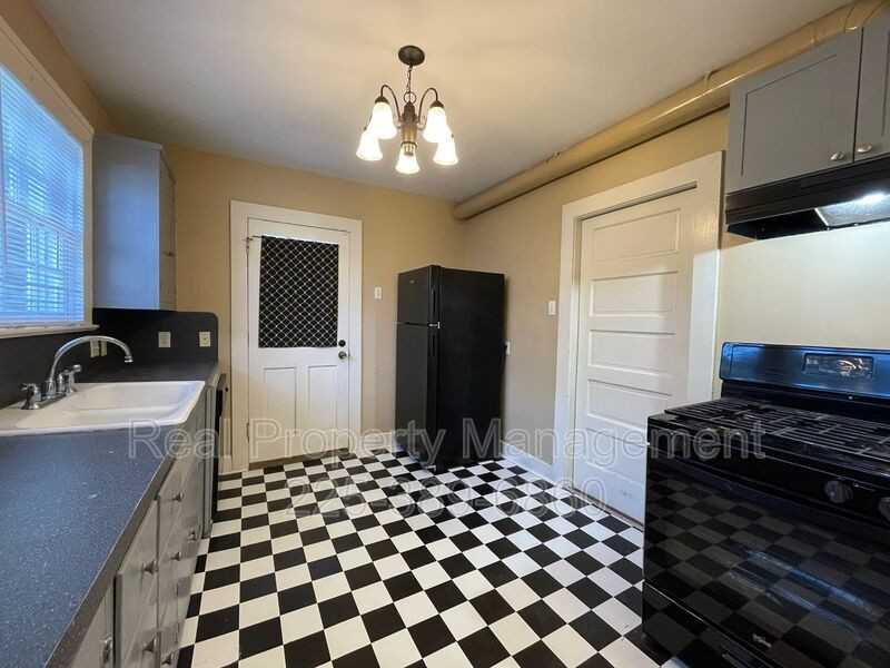 755 Arlington Ave - Photo 7 of 31