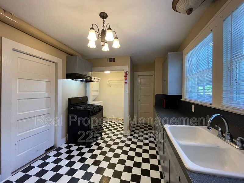 755 Arlington Ave - Photo 7 of 30