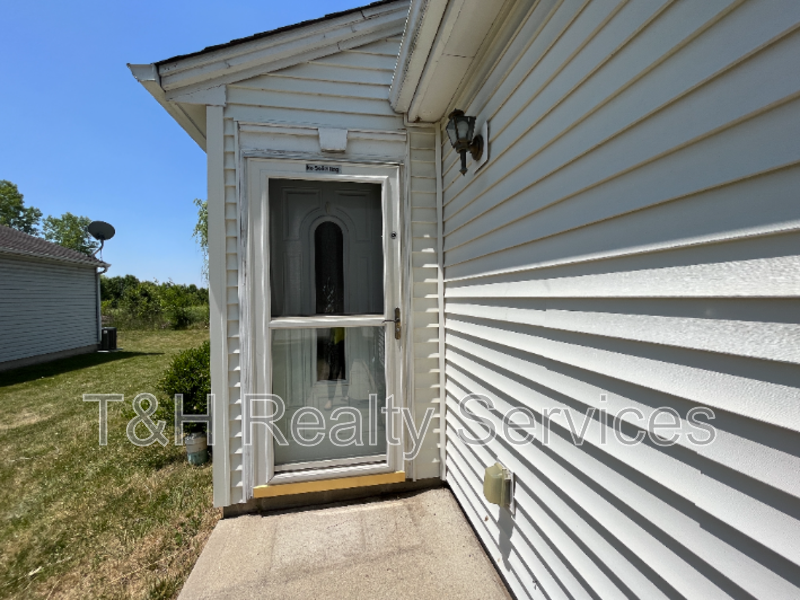 8620 Bluff Point Dr - Photo 5 of 27