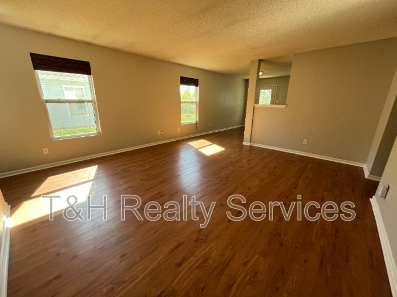 8620 Bluff Point Dr - Photo 6 of 27