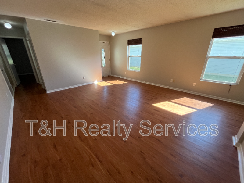 8620 Bluff Point Dr - Photo 7 of 27