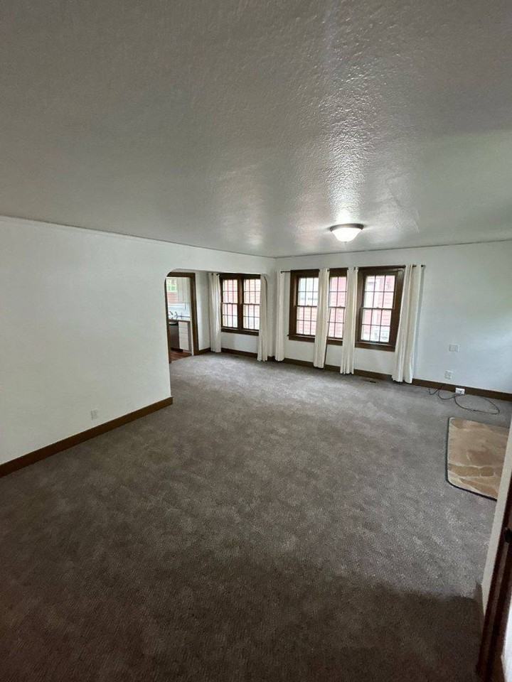 422 Sw 9th St - Photo 3 of 10