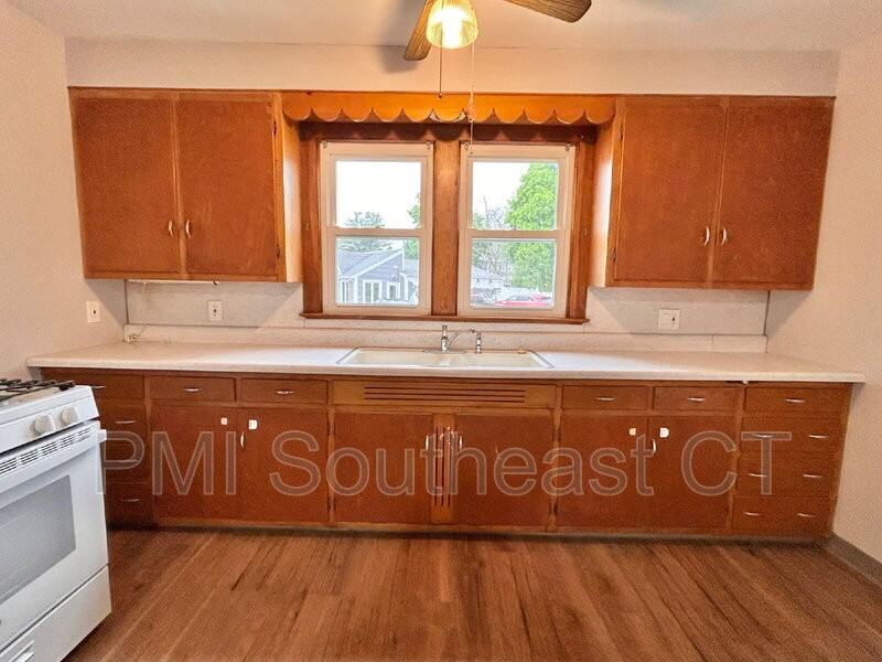 91 Willowbrook St #1 - Photo 5 of 13