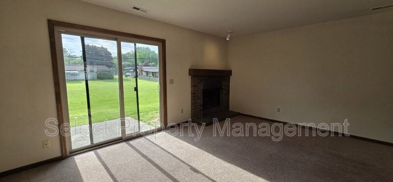 5438 Evard Rd - Photo 7 of 17