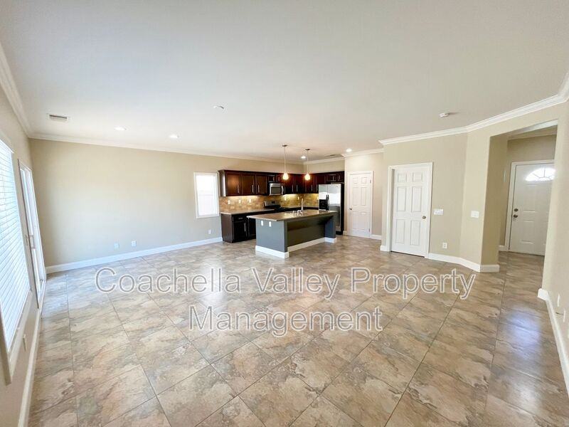 64250 Silver Star Ave - Photo 3 of 38