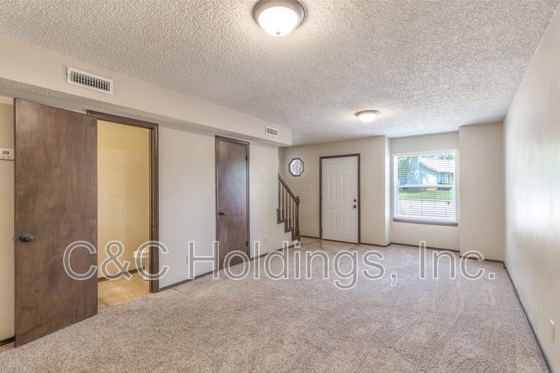 644 Earthside Dr Apt B - Photo 6 of 17