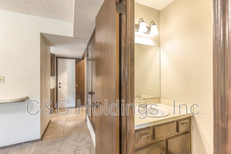 644 Earthside Dr Apt B - Photo 7 of 17