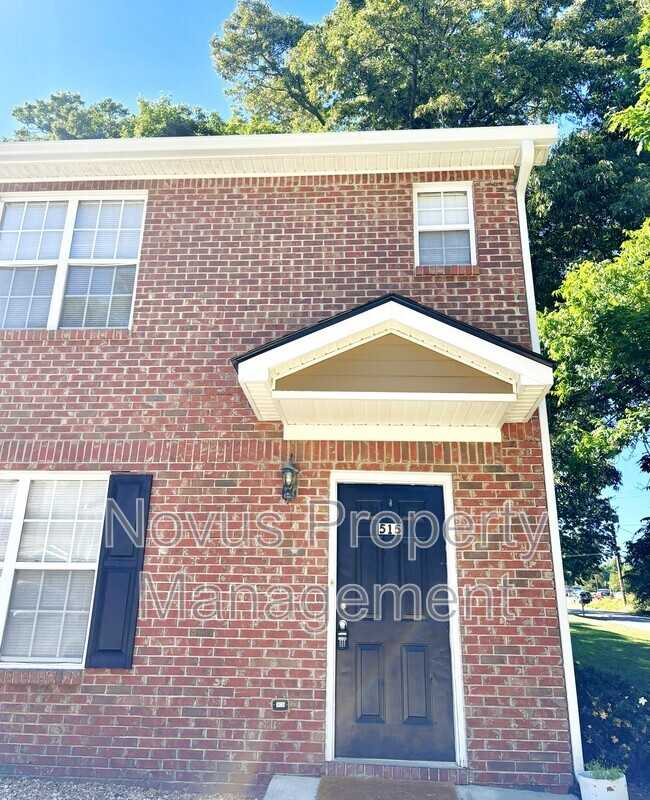515 Lawson St - Photo 2 of 21