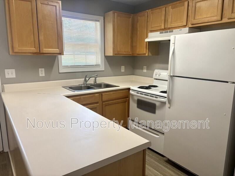 515 Lawson St - Photo 3 of 21