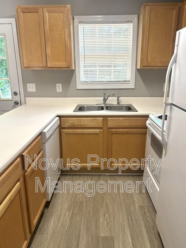 515 Lawson St - Photo 7 of 21