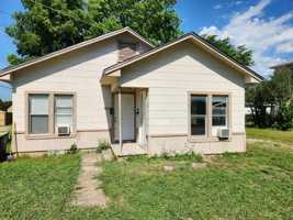 featured image of 227 N Hope St