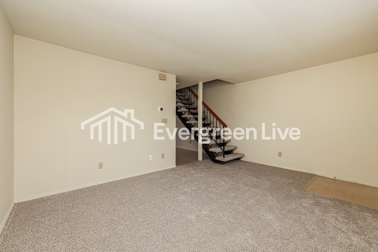 7560 Mount Whitney St - Photo 4 of 15
