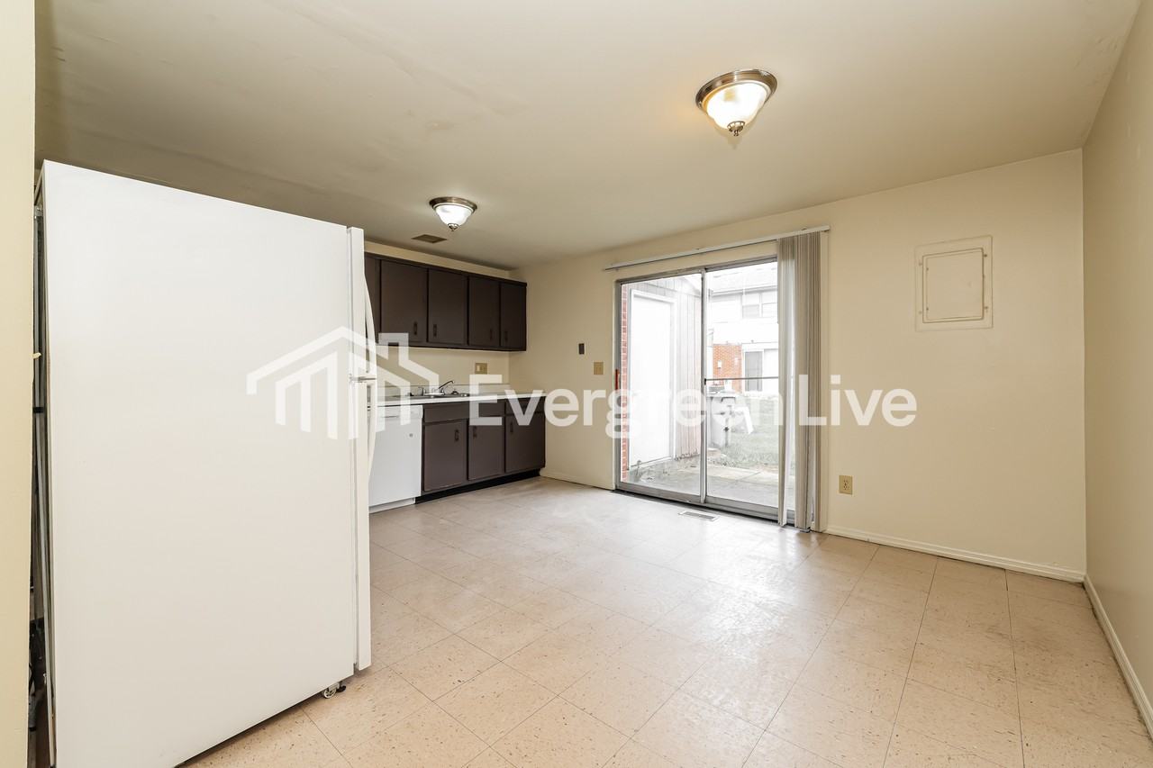 7560 Mount Whitney St - Photo 6 of 15