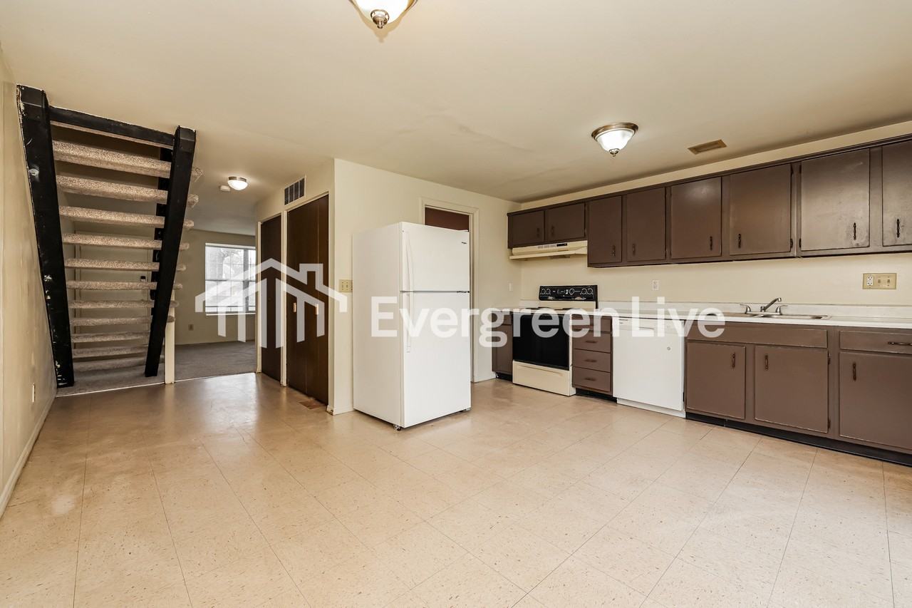 7560 Mount Whitney St - Photo 7 of 15