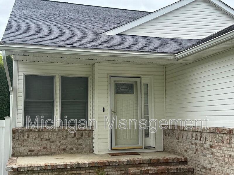 11099 Grover St - Photo 2 of 36