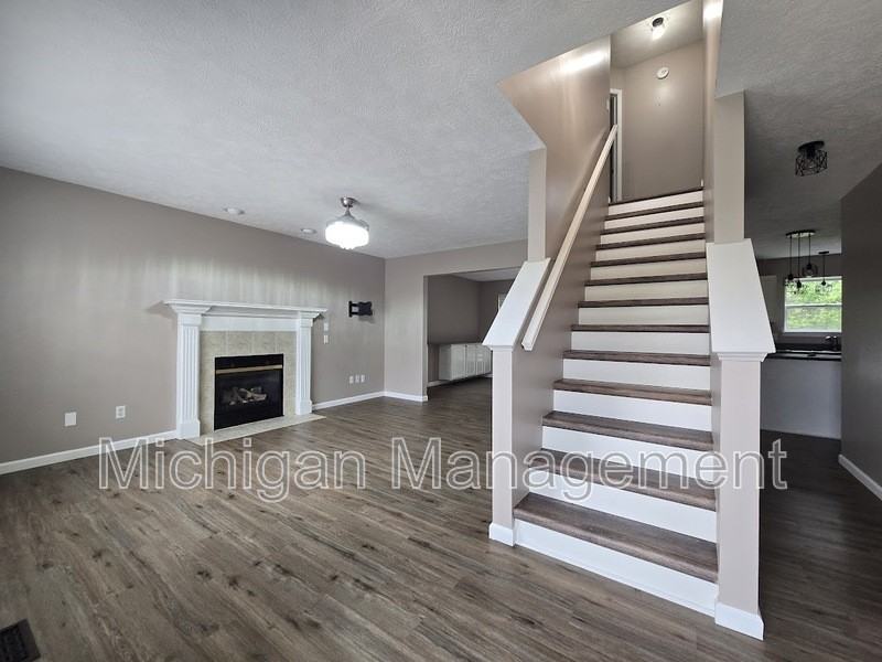 684 Glenlivet St - Photo 4 of 50