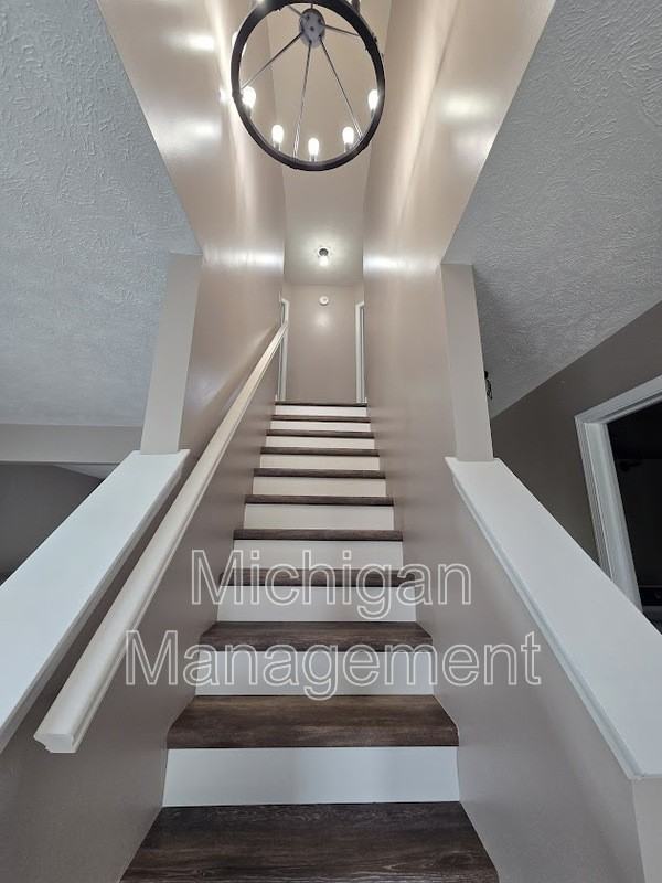 684 Glenlivet St - Photo 7 of 50