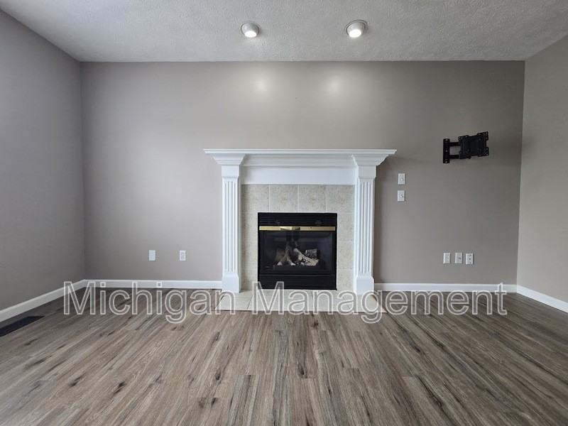 684 Glenlivet St - Photo 6 of 50