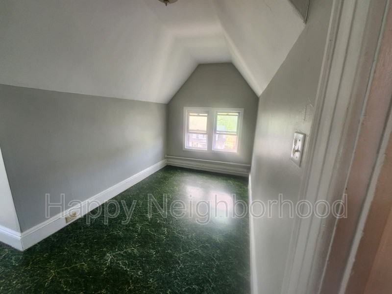 130 Bradley Avenueunit - Photo 4 of 15