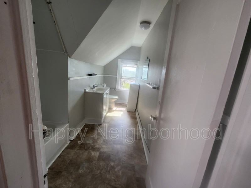 130 Bradley Avenueunit - Photo 6 of 11