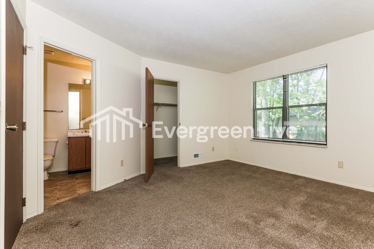 2419 Cross Village Dr - Photo 7 of 15