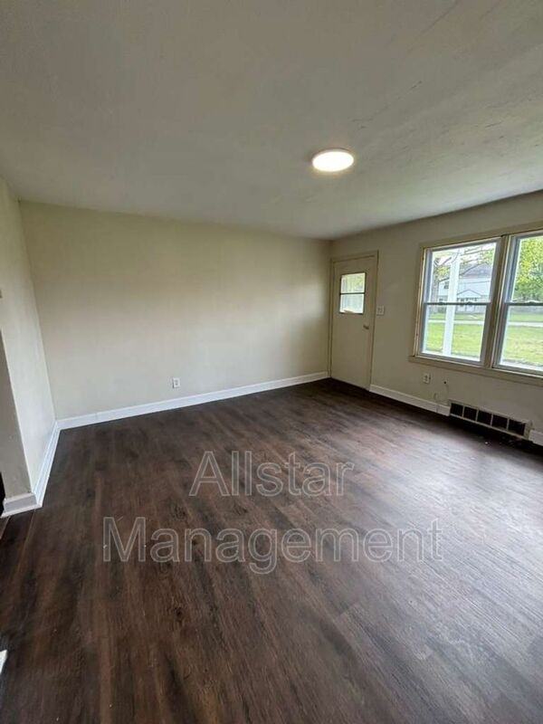 944 S Central Dr - Photo 7 of 15