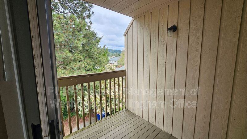 1009 22nd St #E - Photo 4 of 6