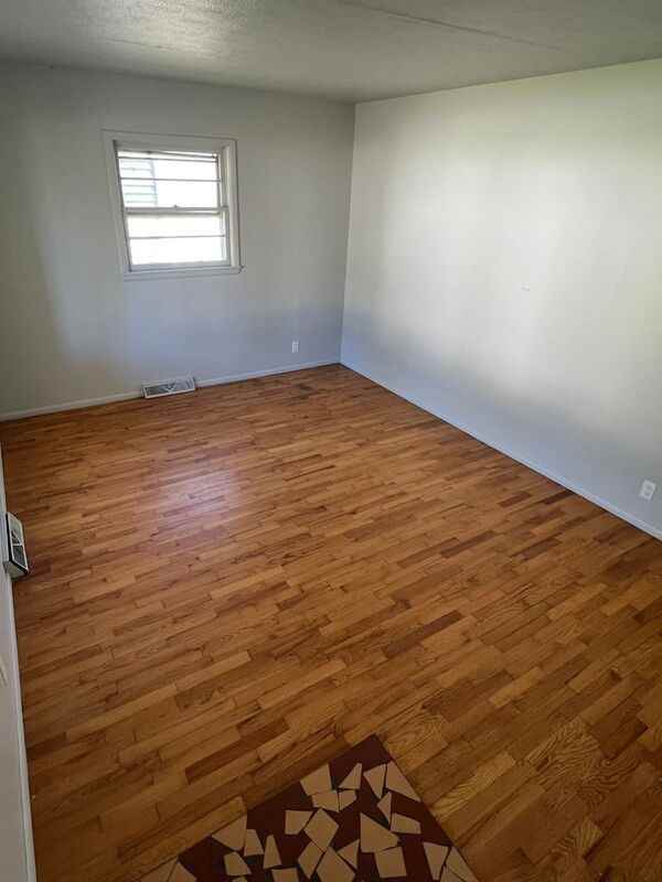 908 W Jean St - Photo 4 of 23