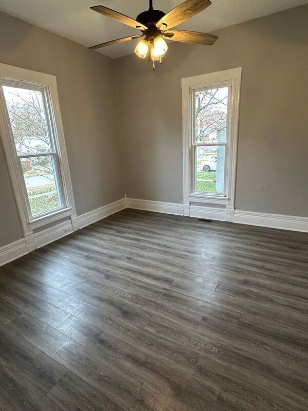 1112 E Locust St - Photo 3 of 18