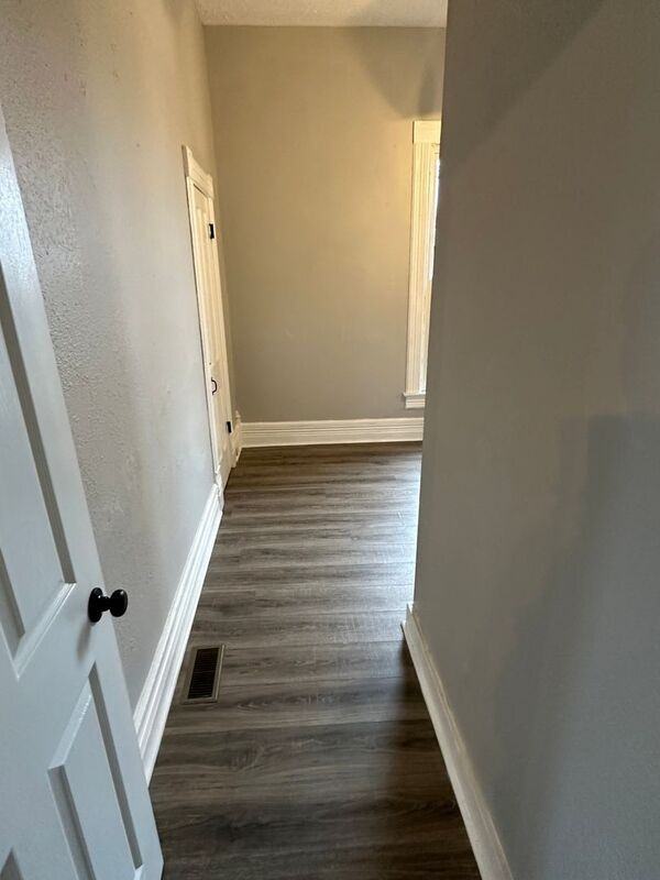 1112 E Locust St - Photo 6 of 18