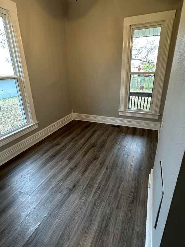 1112 E Locust St - Photo 7 of 18