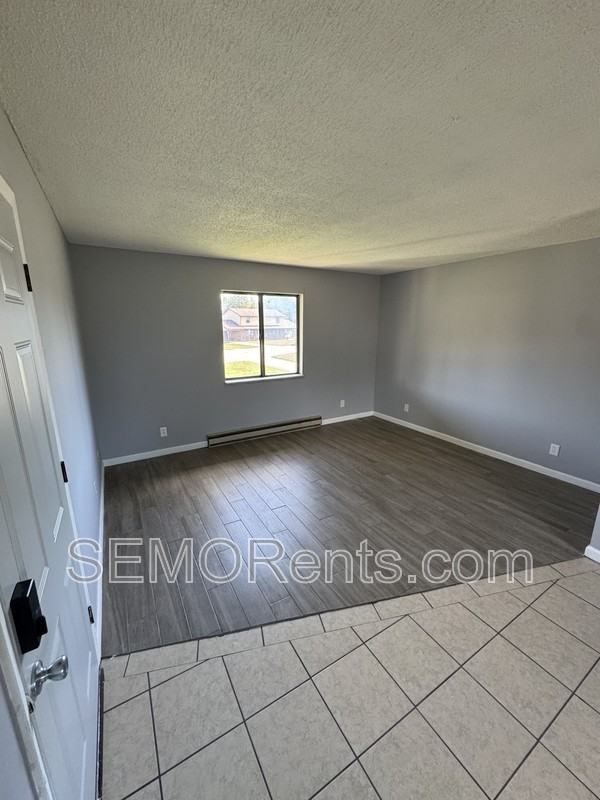 315 East Ln - Photo 2 of 7