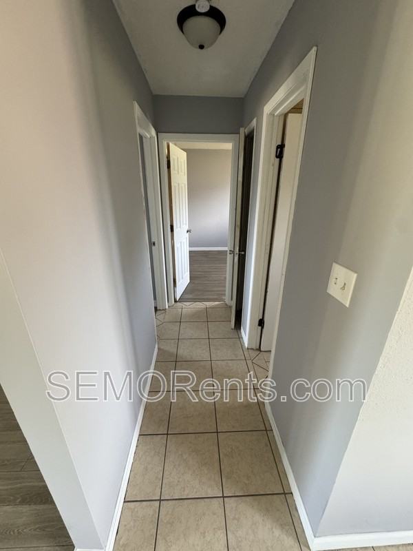 315 East Ln - Photo 4 of 7