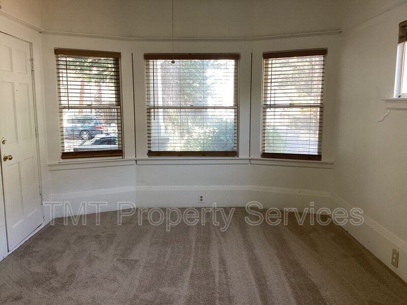 719 19th St #1 - Photo 4 of 21