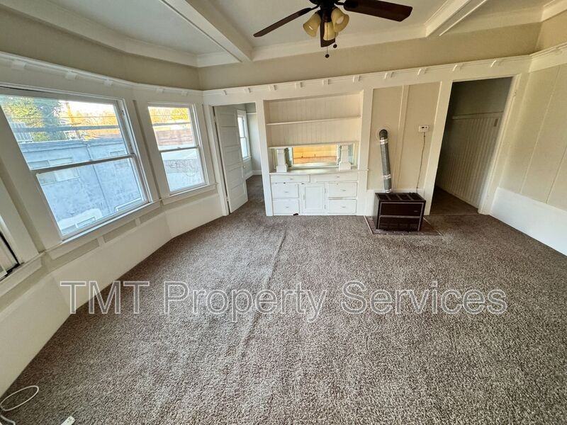 719 19th St #1 - Photo 6 of 18