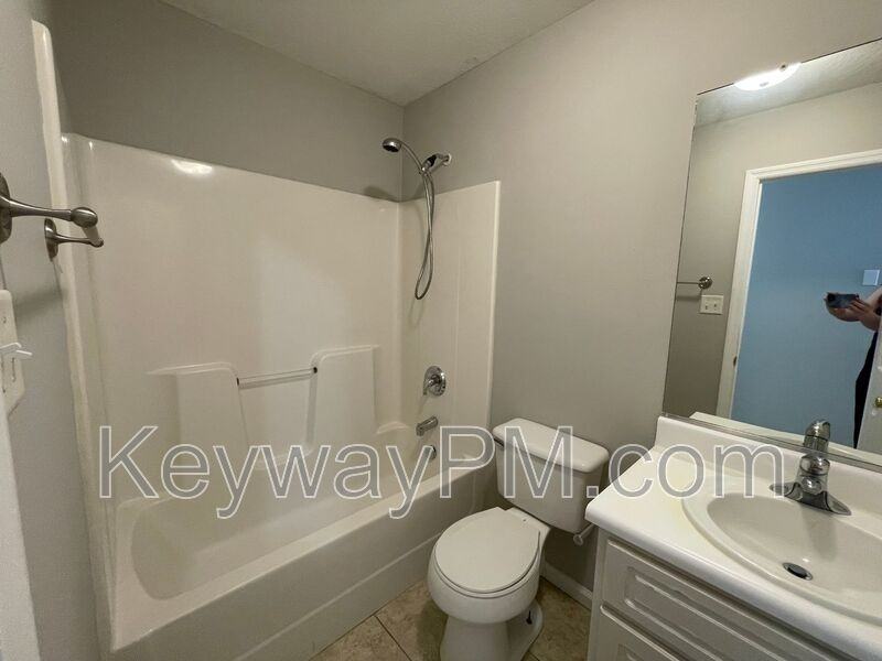 445 Northrop Pl - Photo 5 of 12