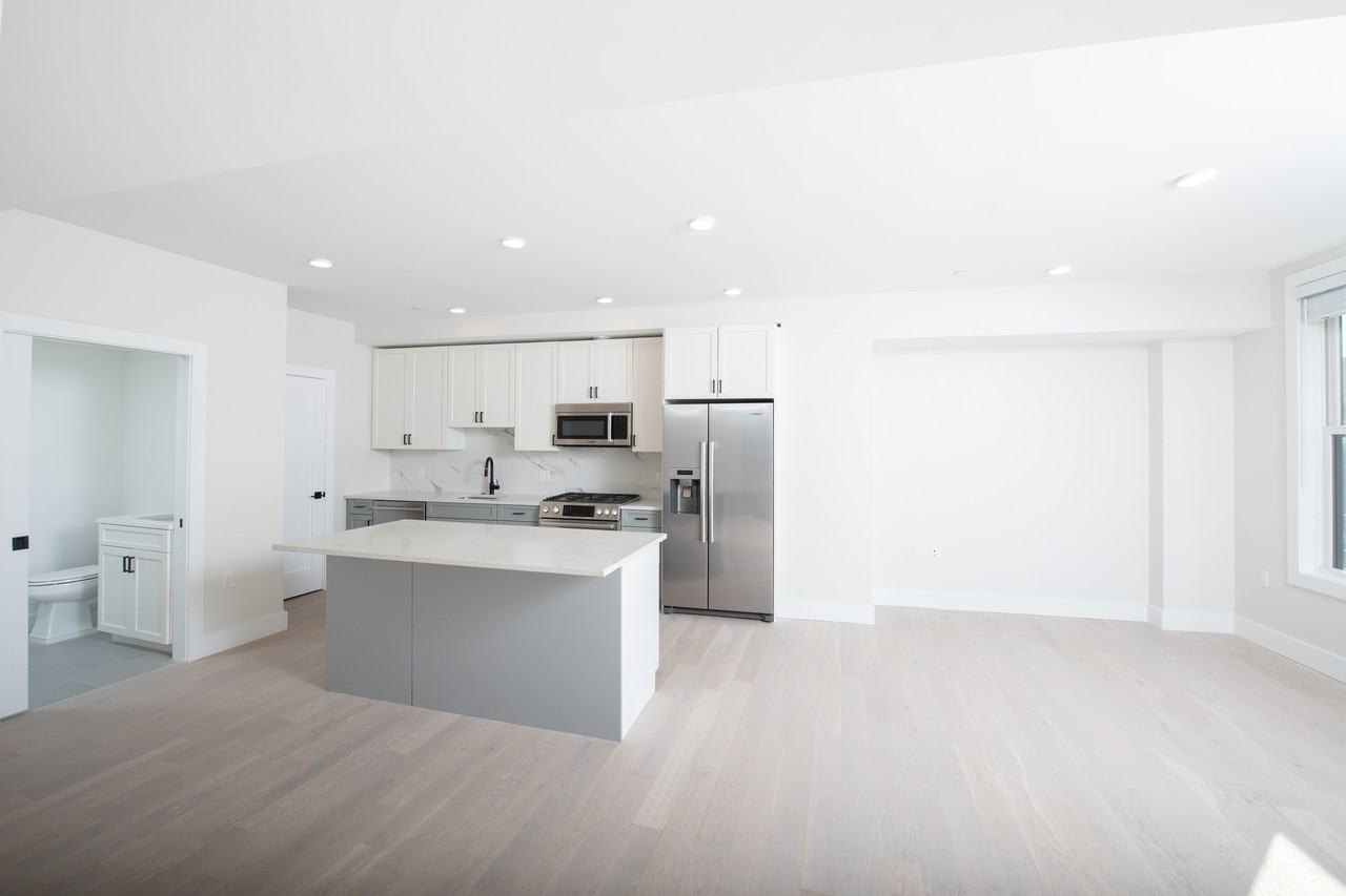 425 Border St #207 - Photo 4 of 21