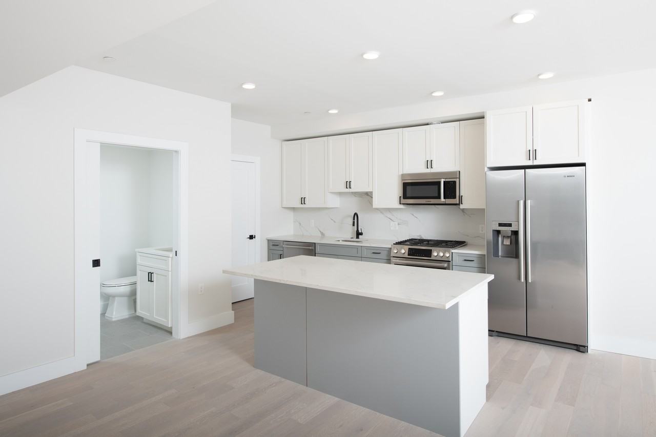 425 Border St #207 - Photo 5 of 21