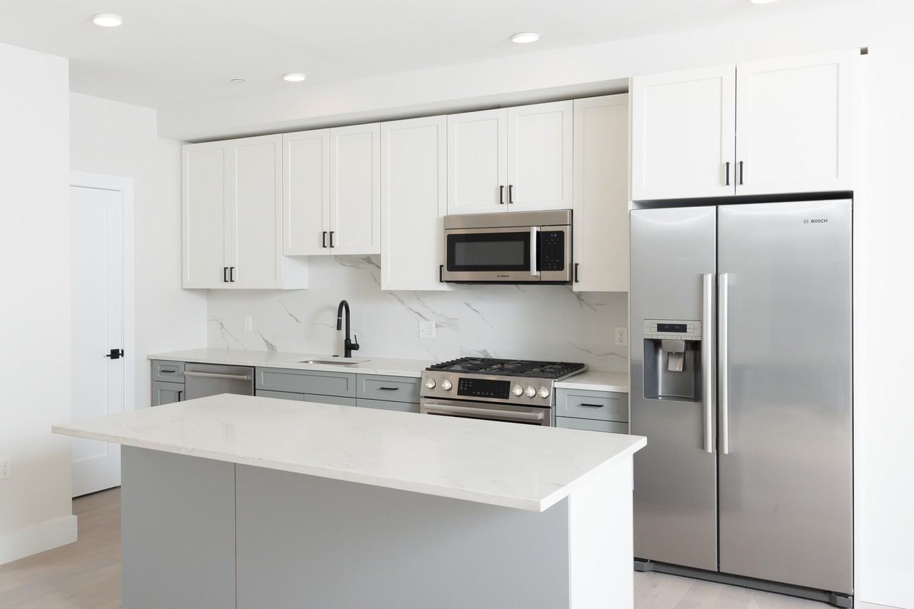 425 Border St #207 - Photo 6 of 21