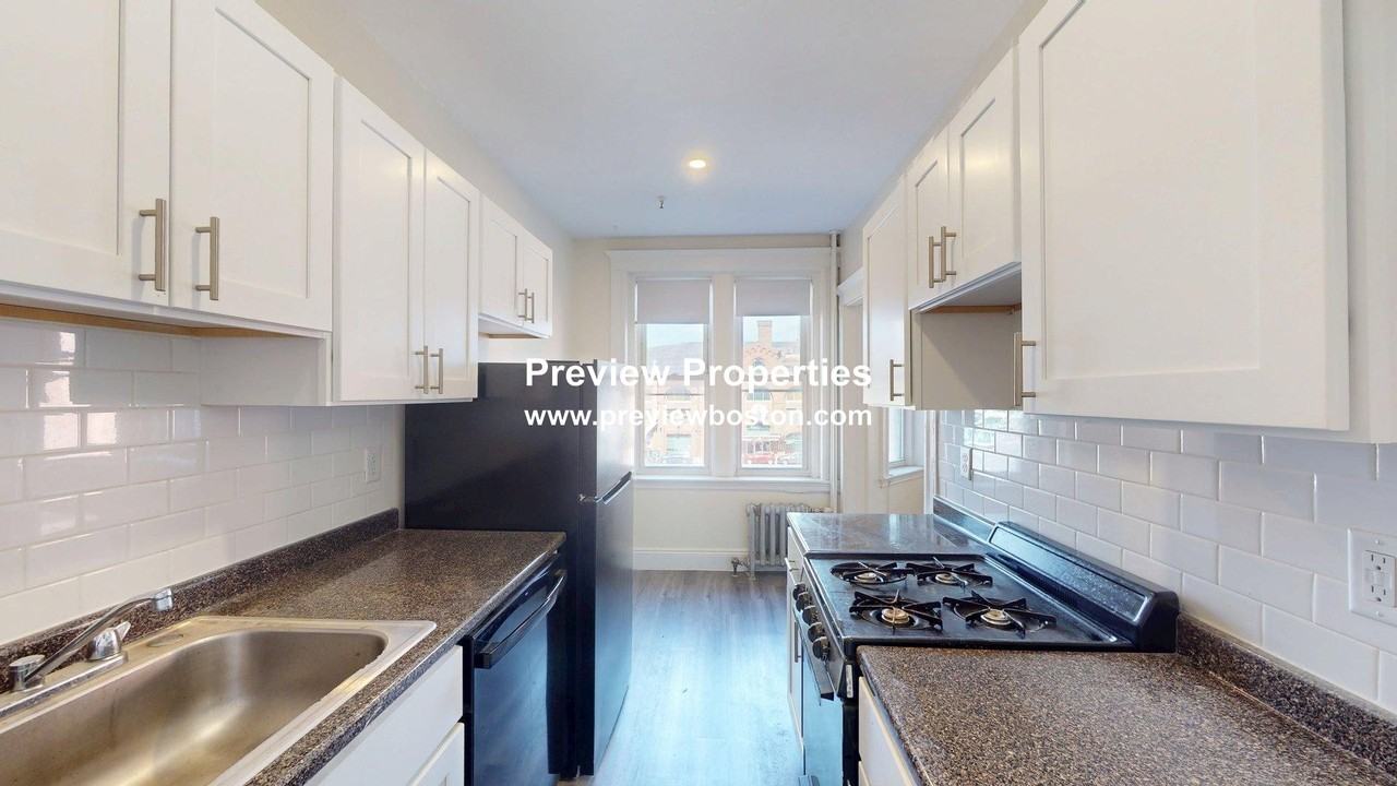 Boylston St #11P - Photo 6 of 10